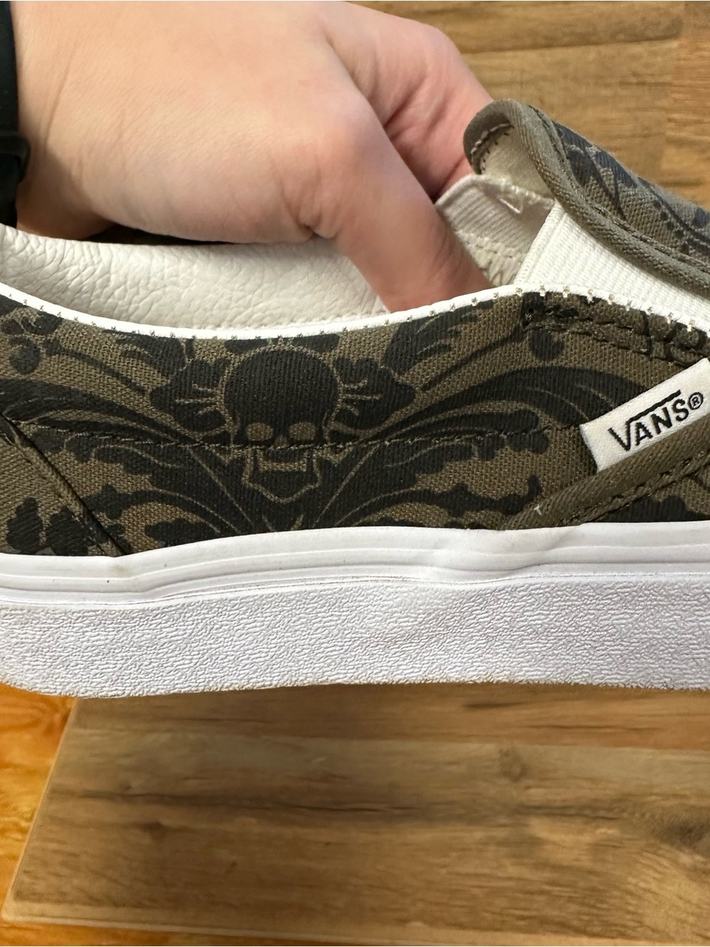 Vans women’s green skull print slip ons size 8.5 - Picture 7 of 8